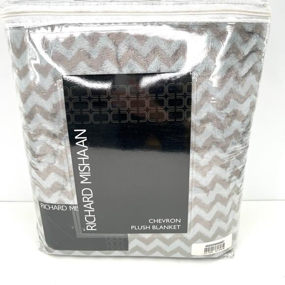 Richard Michaan Queen / Full fleece zigzag chevron soft plush blanket - Picture 3 of 6